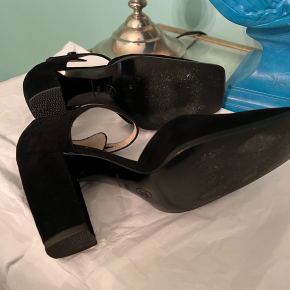 Authentic Chanel suede heels with strap. - Picture 9 of 9